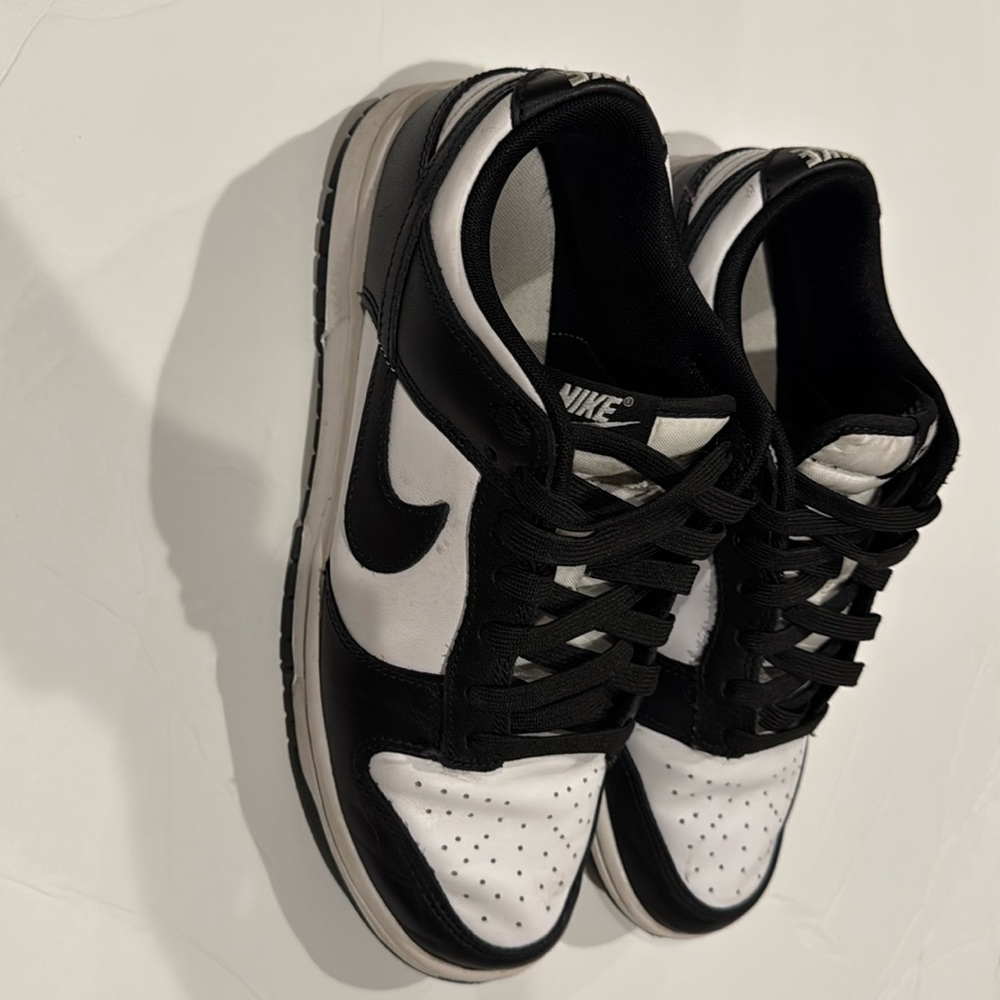 Nike panda dunks in excellent used condition size 8.5